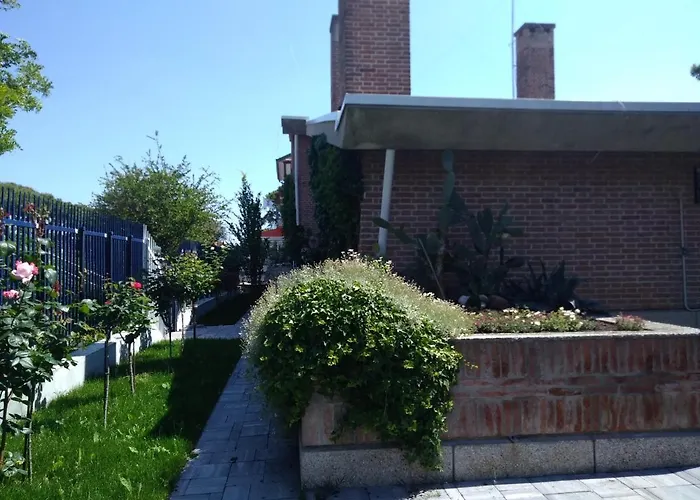 And Sail Bed & Breakfast 3*