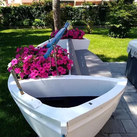 לינה וארוחת בוקר And Sail קאורלה