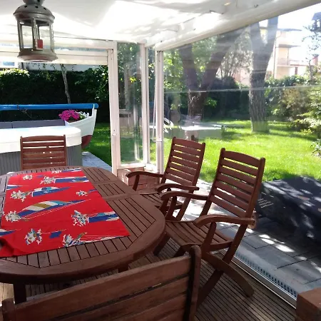 And Sail לינה וארוחת בוקר 3*