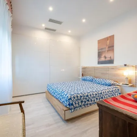 And Sail קאורלה