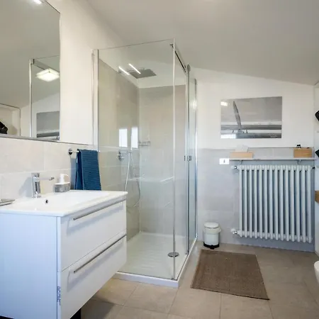 And Sail לינה וארוחת בוקר 3*