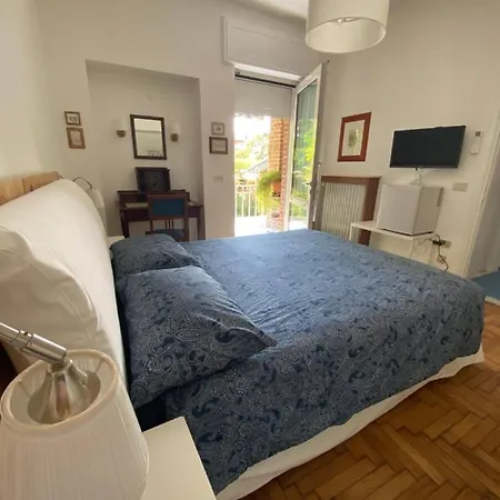 לינה וארוחת בוקר And Sail