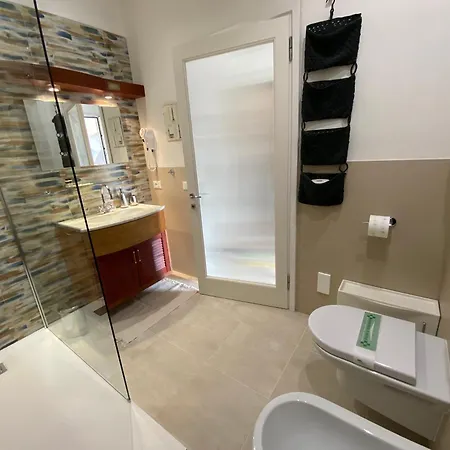 לינה וארוחת בוקר And Sail 3*