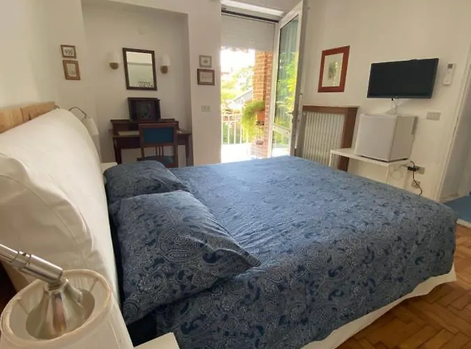 Bed & Breakfast And Sail